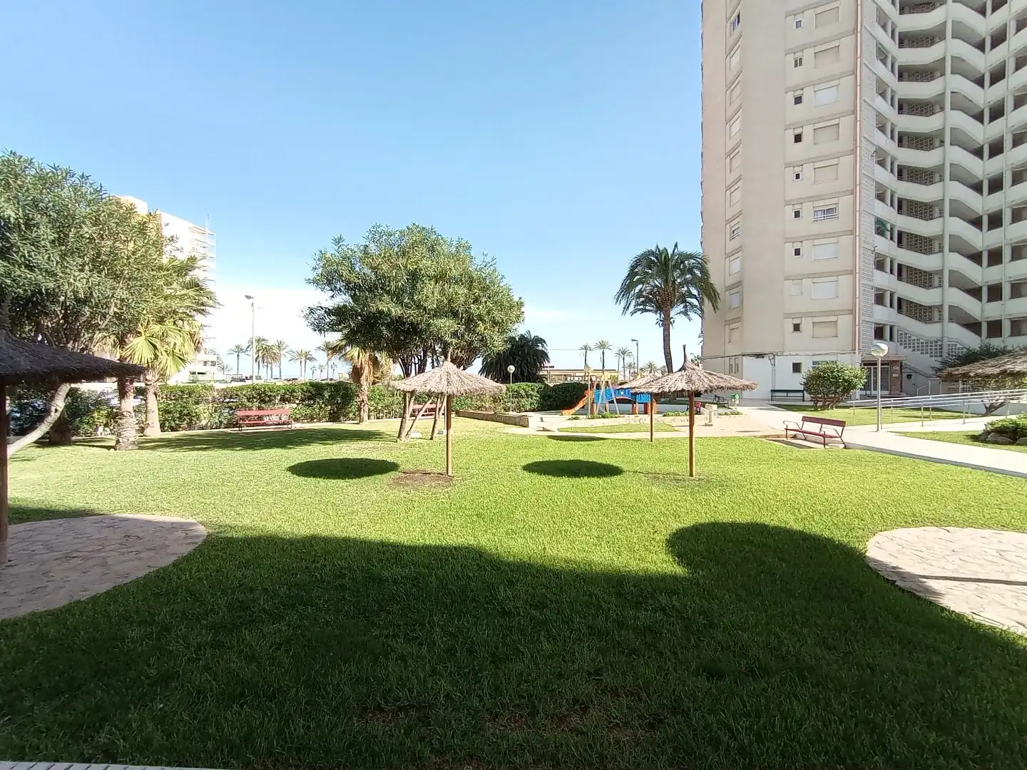 Apartamento de alquiler en Avenida de Niza, 30, Playa de San Juan Vista exterior de Apartamento de alquiler en Alicante / Alacant con Calefacción, Terraza y Piscina