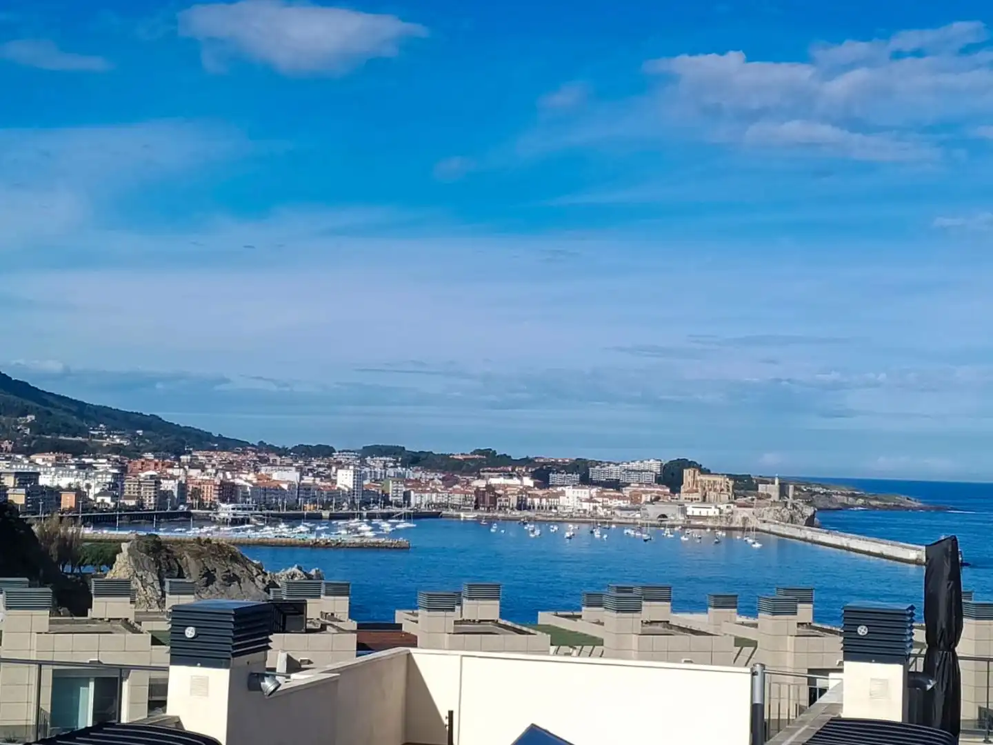 Houses for sale in Calle Nicolás Torre, 5, Cotolino Houses for sale in Castro-Urdiales with Terrace and Balcony