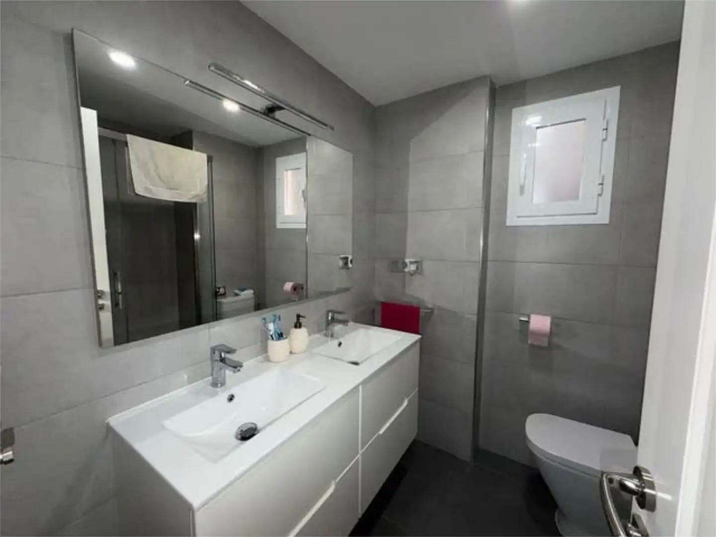 Flat for sale in Guardia Civil - Zona industrial Bathroom of Flat for sale in Valdemoro with Terrace