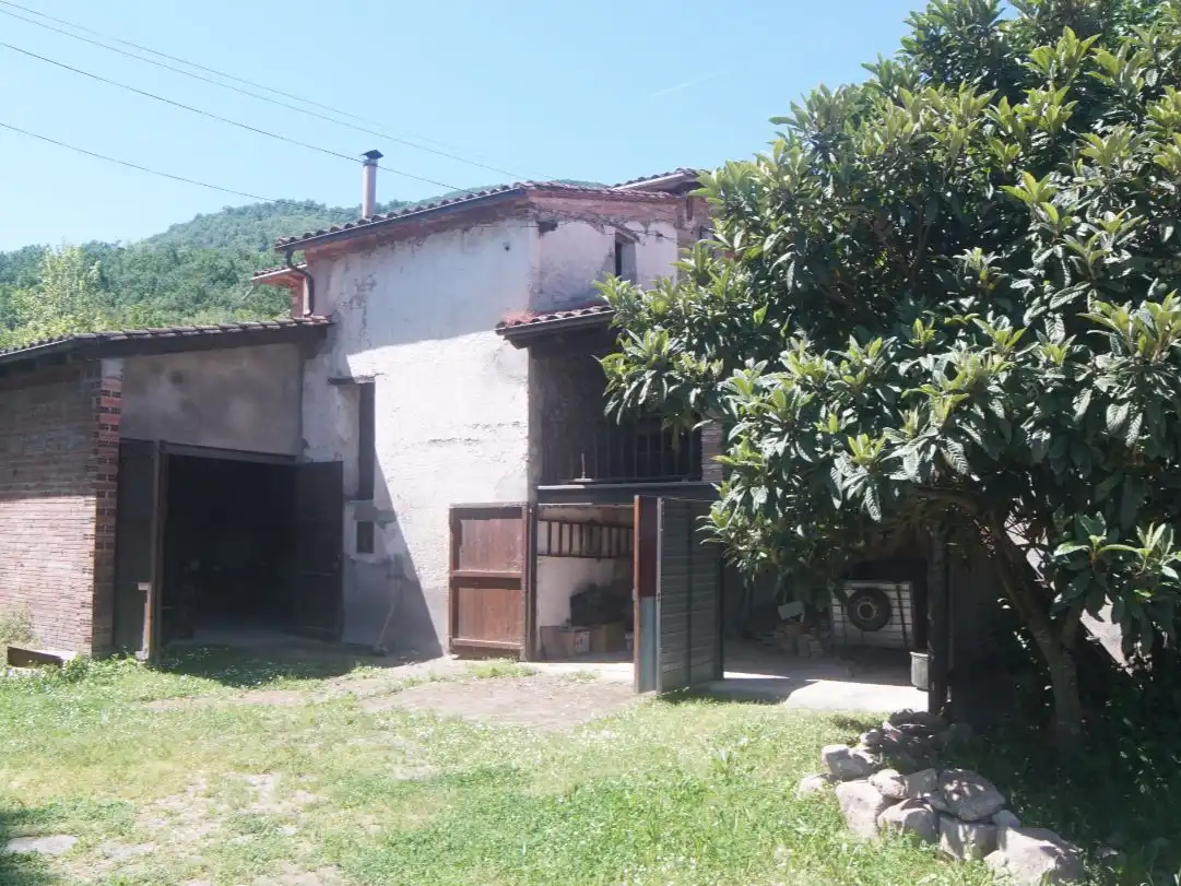 Pis en venda a Passeig General Estartús, 8, La Vall d'en Bas Vista exterior de Pis en venda en La Vall d'en Bas amb Terrassa i Balcó