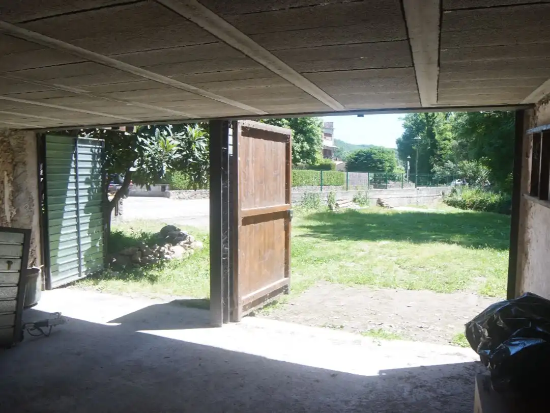 Pis en venda a Passeig General Estartús, 8, La Vall d'en Bas Aparcament de Pis en venda en La Vall d'en Bas amb Terrassa i Balcó