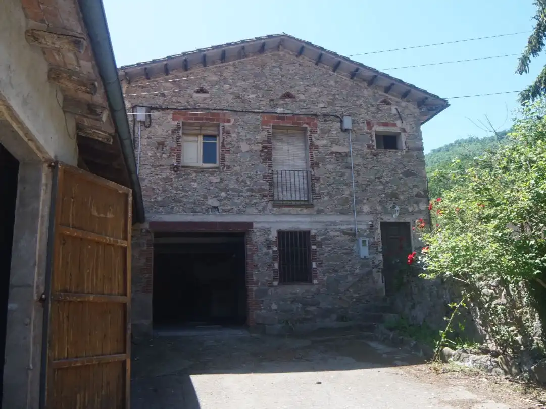 Flat for sale in Passeig General Estartús, 8, La Vall d'en Bas Exterior view of Flat for sale in La Vall d'en Bas with Private garden, Terrace and Storage room