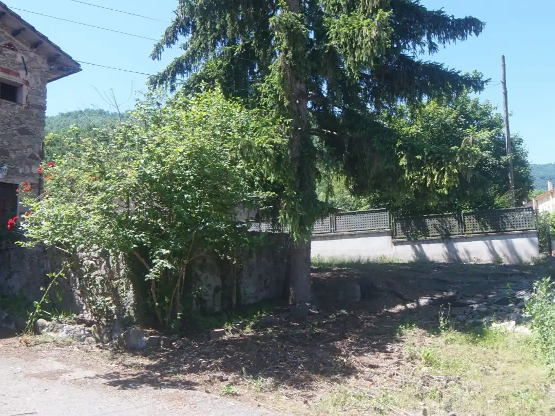 Pis en venda a Passeig General Estartús, 8, La Vall d'en Bas Pis en venda en La Vall d'en Bas amb Terrassa i Balcó