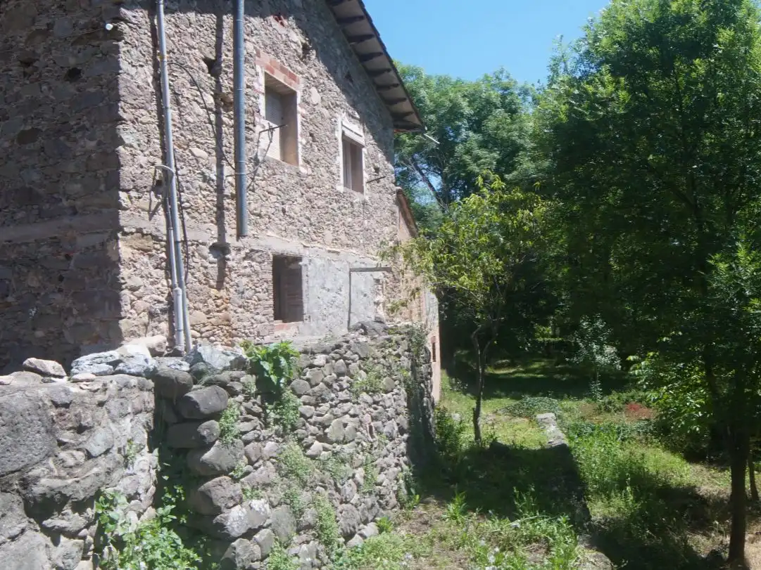 Pis en venda a Passeig General Estartús, 8, La Vall d'en Bas Vista exterior de Pis en venda en La Vall d'en Bas amb Terrassa i Balcó