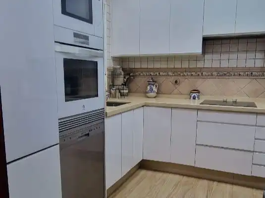 Casa adosada en venta en Calle Coroneles Lacasa, 3, Calvo Sotelo Cocina de Casa adosada en venta en Melilla con Aire acondicionado, Terraza y Amueblado