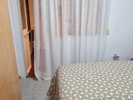 Casa adosada en venta en Calle Coroneles Lacasa, 3, Calvo Sotelo Habitación de Casa adosada en venta en Melilla con Aire acondicionado, Terraza y Amueblado