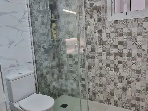 Casa adosada en venta en Calle Coroneles Lacasa, 3, Calvo Sotelo Baño de Casa adosada en venta en Melilla con Aire acondicionado, Terraza y Amueblado