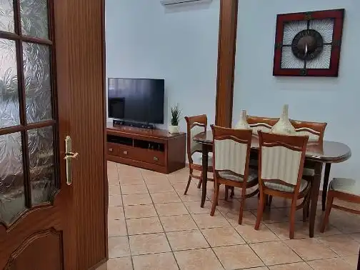 Casa adosada en venta en Calle Coroneles Lacasa, 3, Calvo Sotelo Sala de estar de Casa adosada en venta en Melilla con Aire acondicionado, Terraza y Amueblado