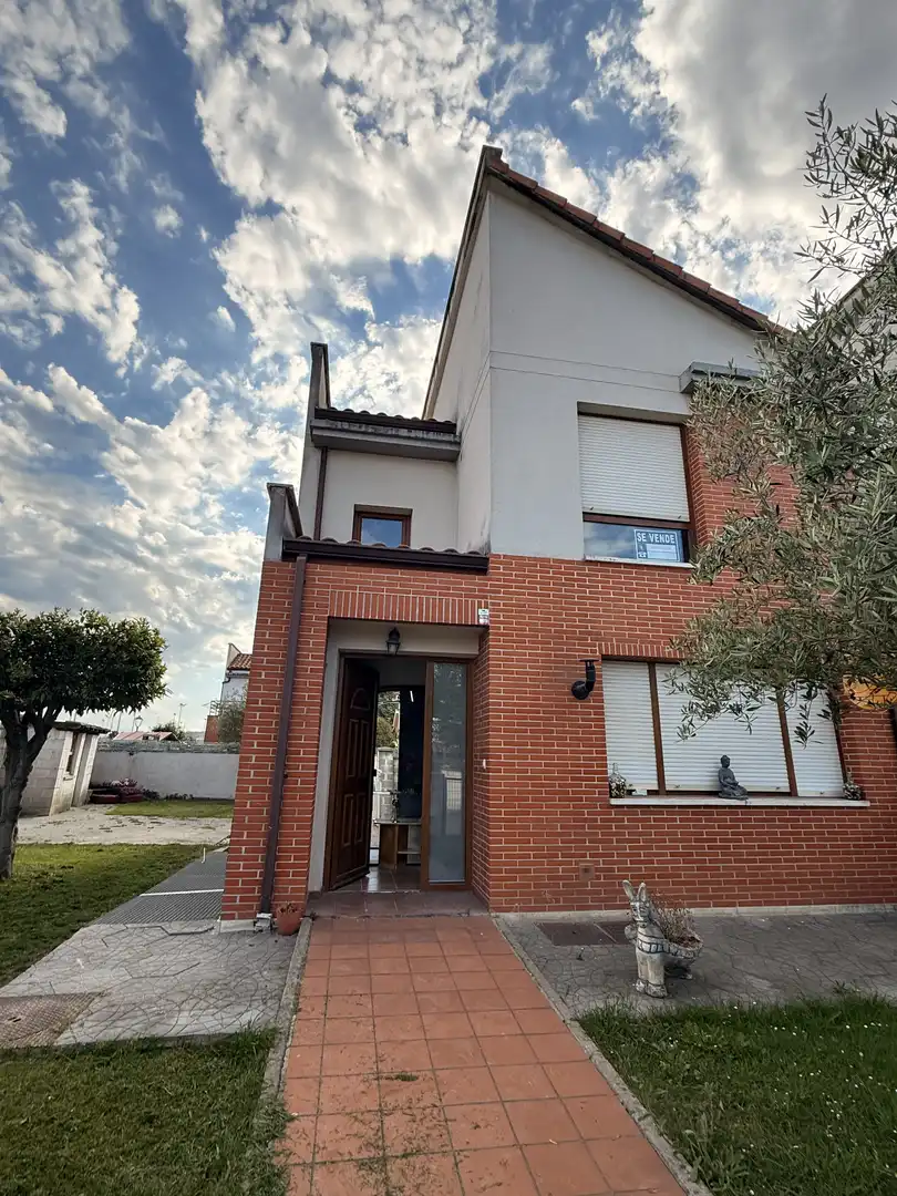 Casa o chalet en venta en Vial Camino, 3, Polanco Vista exterior de Casa o chalet en venta en Polanco con Terraza y Balcón