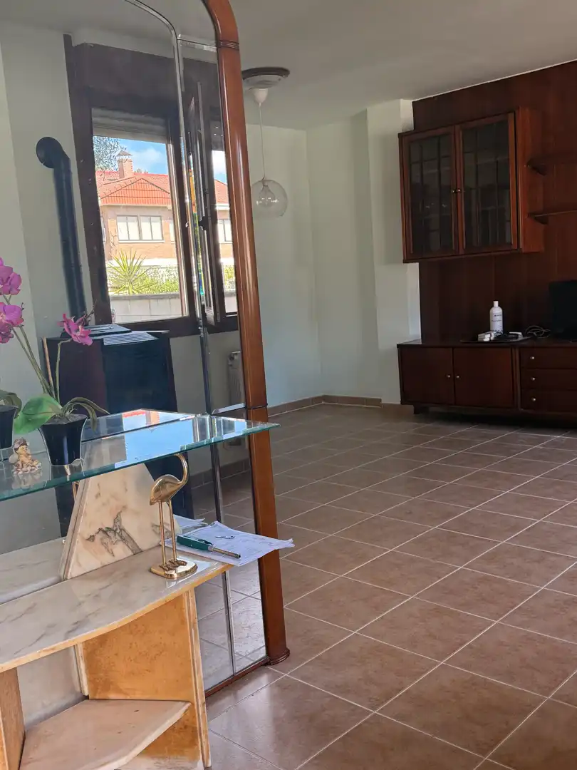 Casa o chalet en venta en Vial Camino, 3, Polanco Sala de estar de Casa o chalet en venta en Polanco con Terraza y Balcón