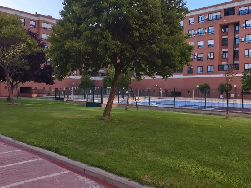 Aparcament de Pis en venda en Fuenlabrada amb Aire condicionat, Terrassa i Piscina