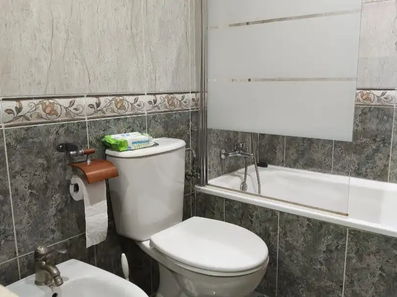 Bany de Pis en venda en Fuenlabrada amb Aire condicionat, Terrassa i Piscina