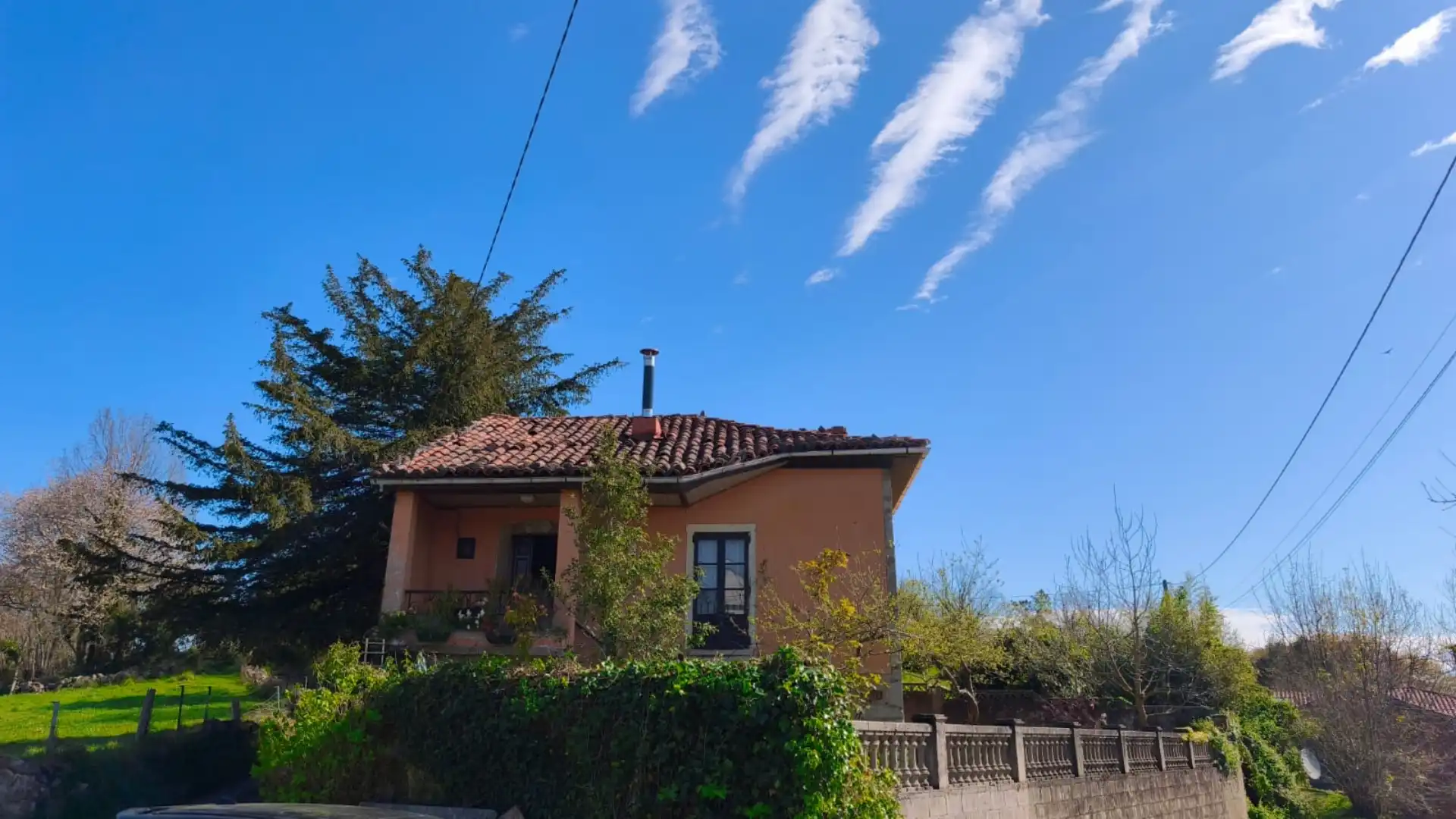 Vista exterior de Finca rústica en venda en Grado amb Jardí privat, Terrassa i Traster