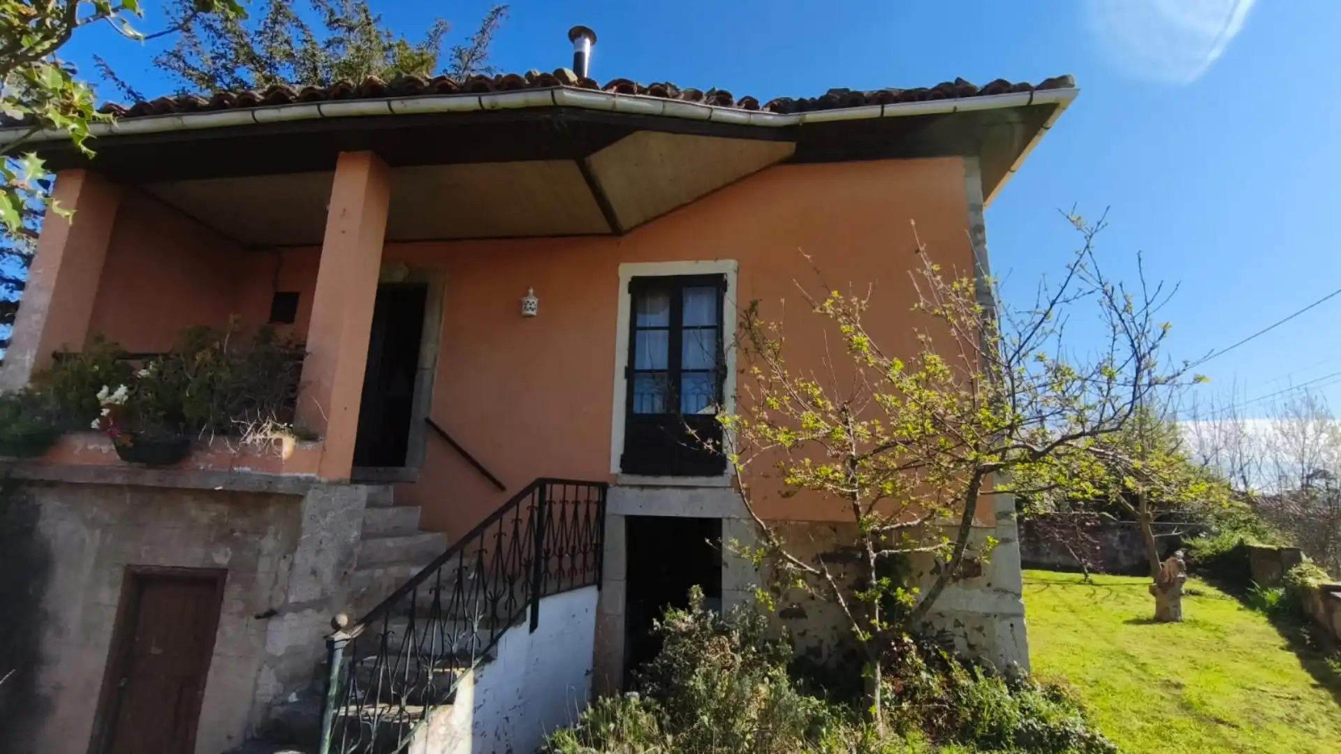 Vista exterior de Finca rústica en venda en Grado amb Jardí privat, Terrassa i Traster