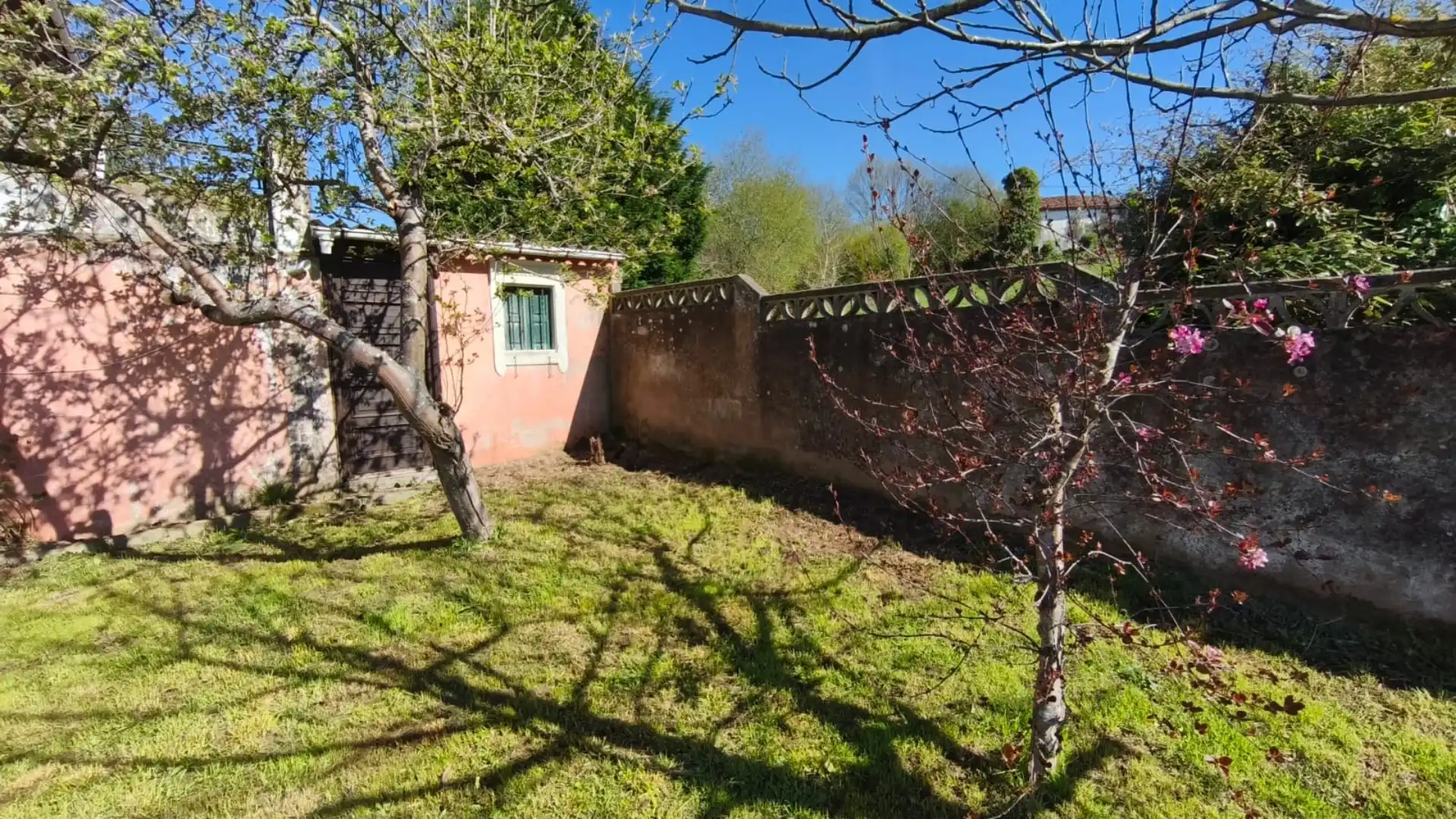 Jardí de Finca rústica en venda en Grado amb Jardí privat, Terrassa i Traster