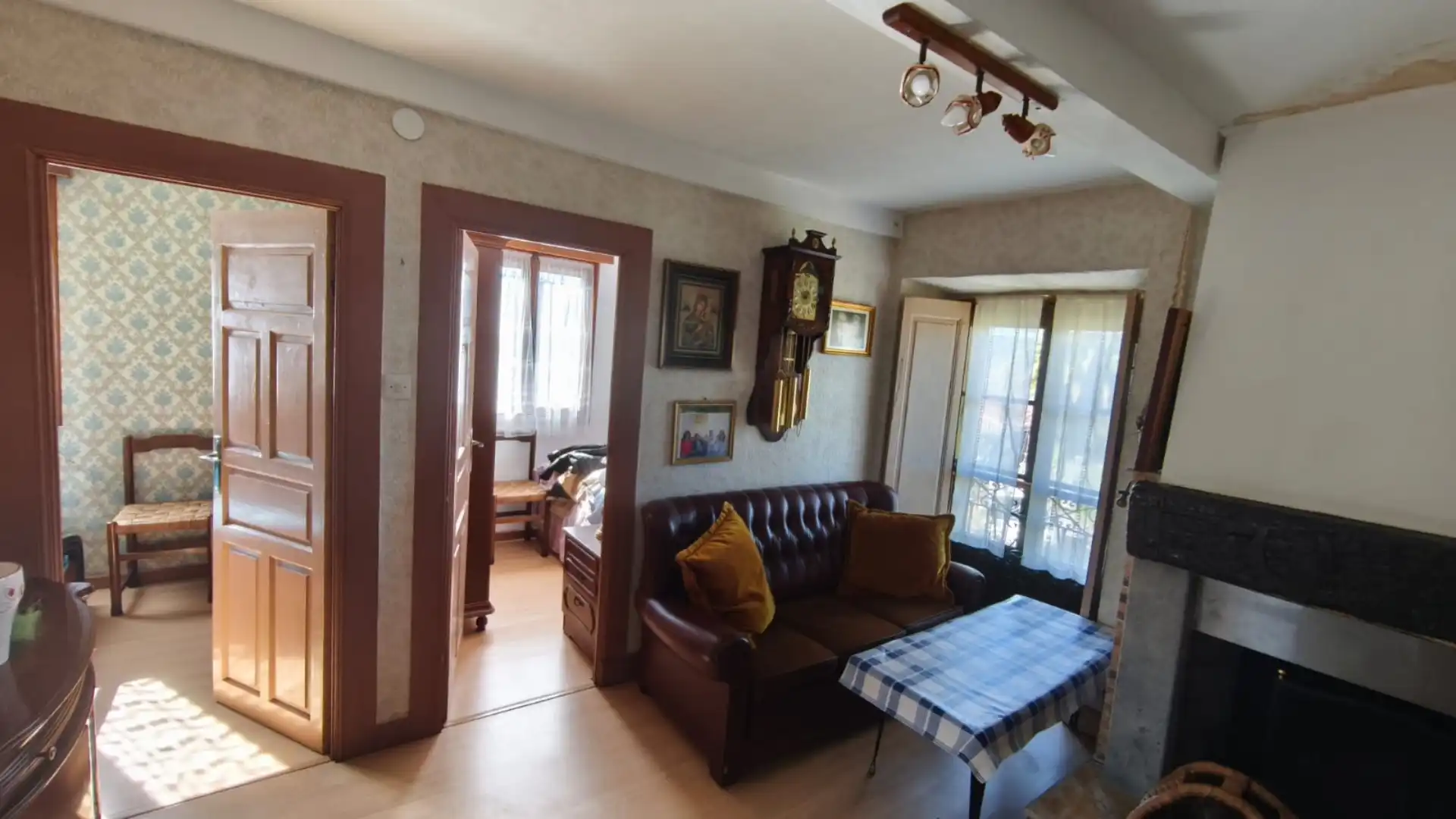 Sala d'estar de Finca rústica en venda en Grado amb Jardí privat, Terrassa i Traster