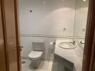 Wohnung zur Miete in Avenida Salvador Allende, 5, Barrio de Zaidín Badezimmer von Wohnung zur Miete in Granada mit Klimaanlage, Heizung und Terrasse
