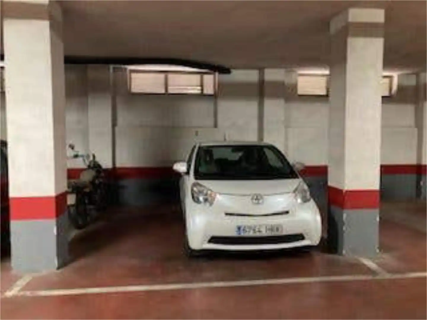 Flat for rent in Barrio de Zaidín Parking of Flat for rent in Granada with Heating, Terrace and Storage room