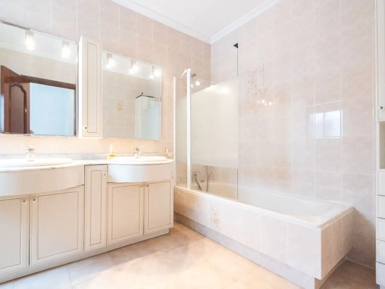 Baño de Piso de alquiler en Coria del Río con Aire acondicionado, Terraza y Balcón
