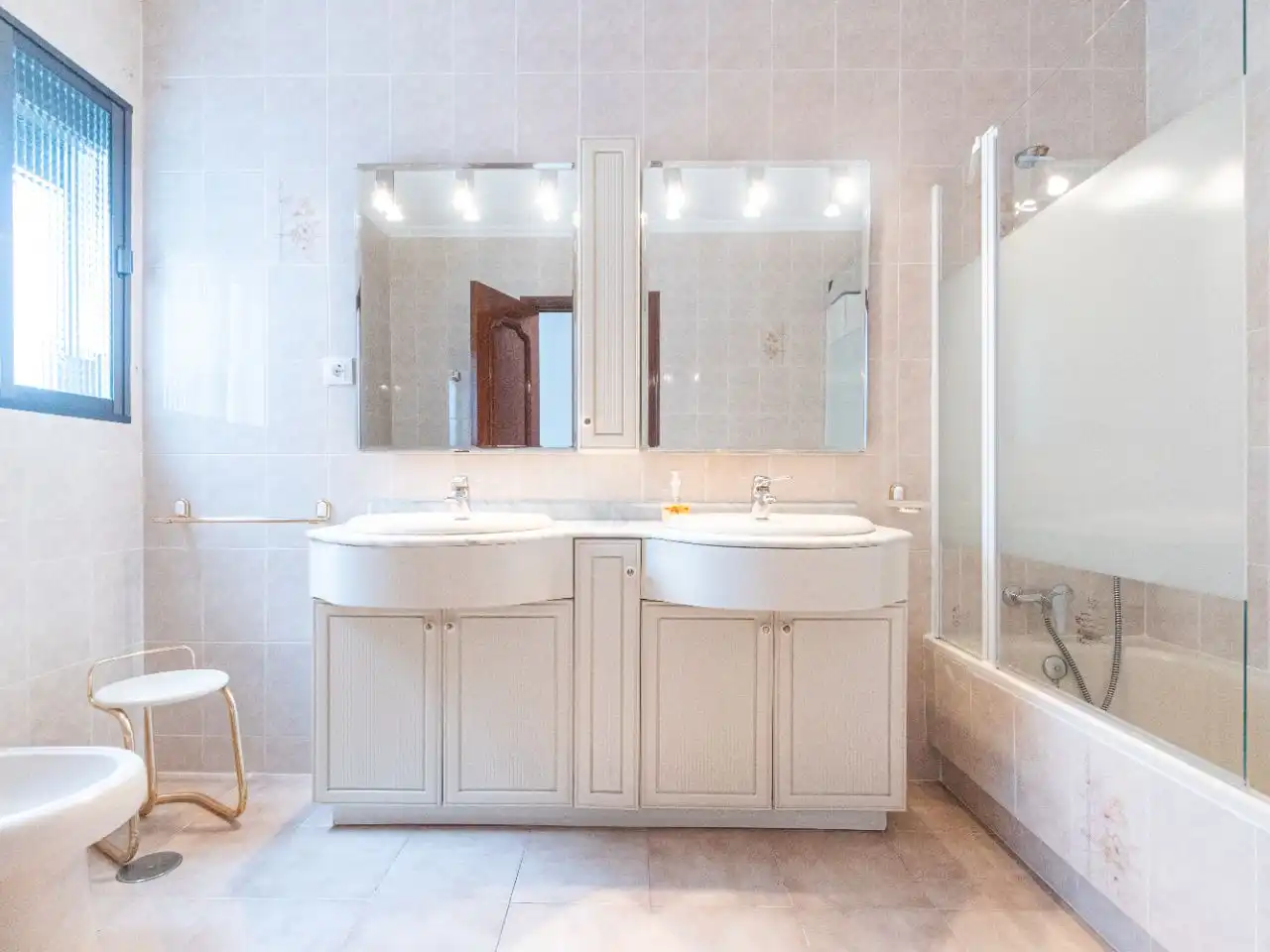 Baño de Piso de alquiler en Coria del Río con Aire acondicionado, Terraza y Balcón