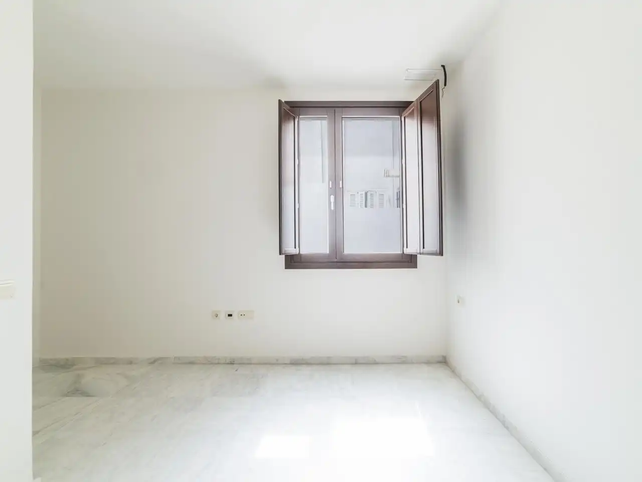 Attic for sale in  Sevilla Capital  with Air Conditioner and Terrace