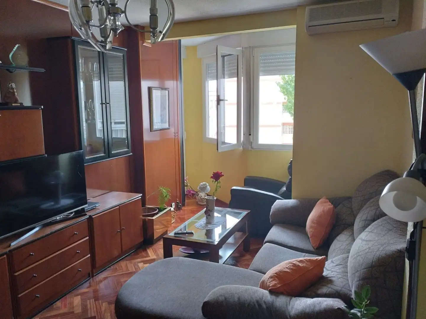 Piso en venta en Calle Desarrollo, 3, Centro Sala de estar de Piso en venta en Móstoles con Aire acondicionado, Calefacción y Parquet
