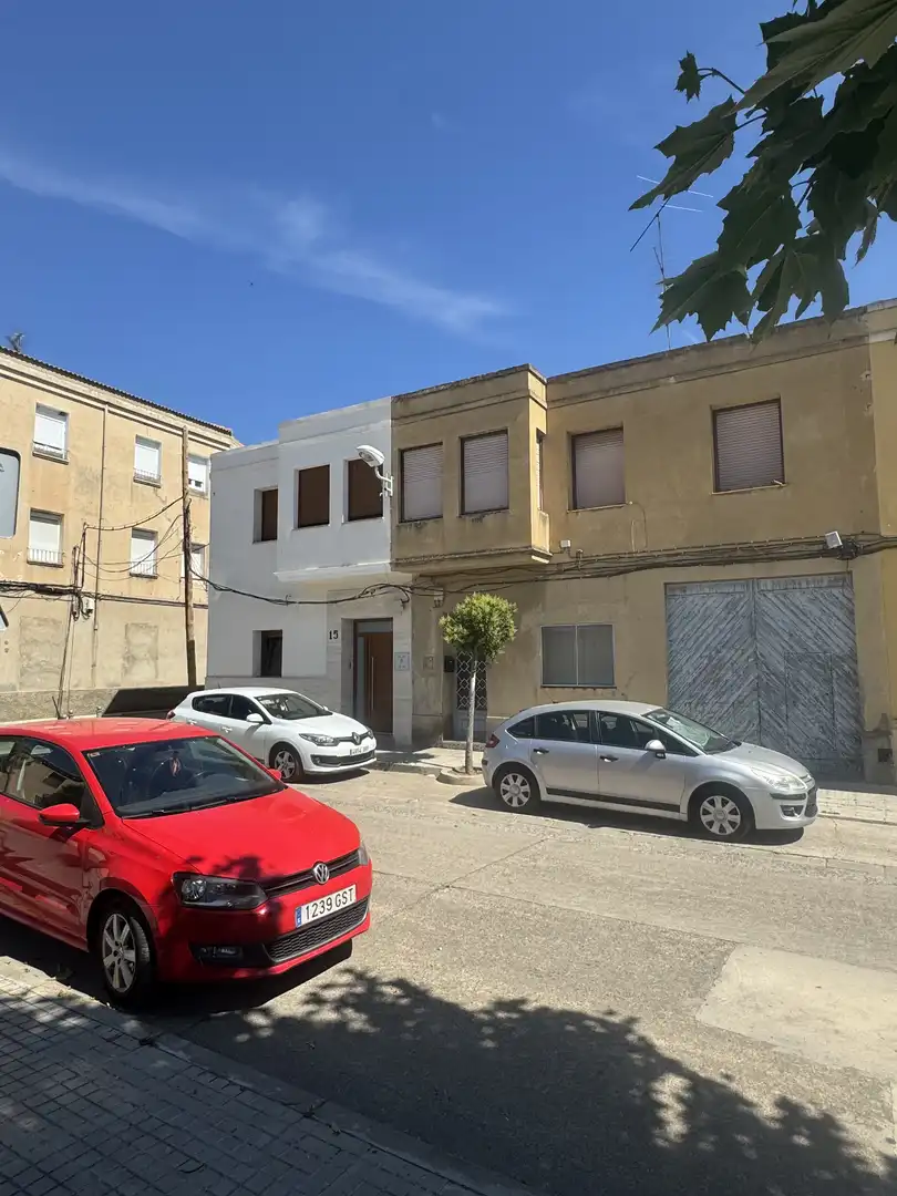 Casa adosada en venda a Calle Miguel Servet, 17, Gallur Vista exterior de Casa adosada en venda en Gallur amb Calefacció, Jardí privat i Traster