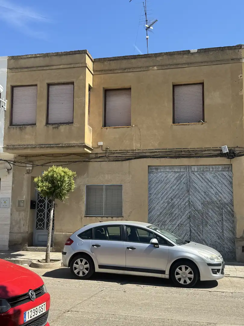 Casa adosada en venda a Calle Miguel Servet, 17, Gallur Vista exterior de Casa adosada en venda en Gallur amb Calefacció, Jardí privat i Traster