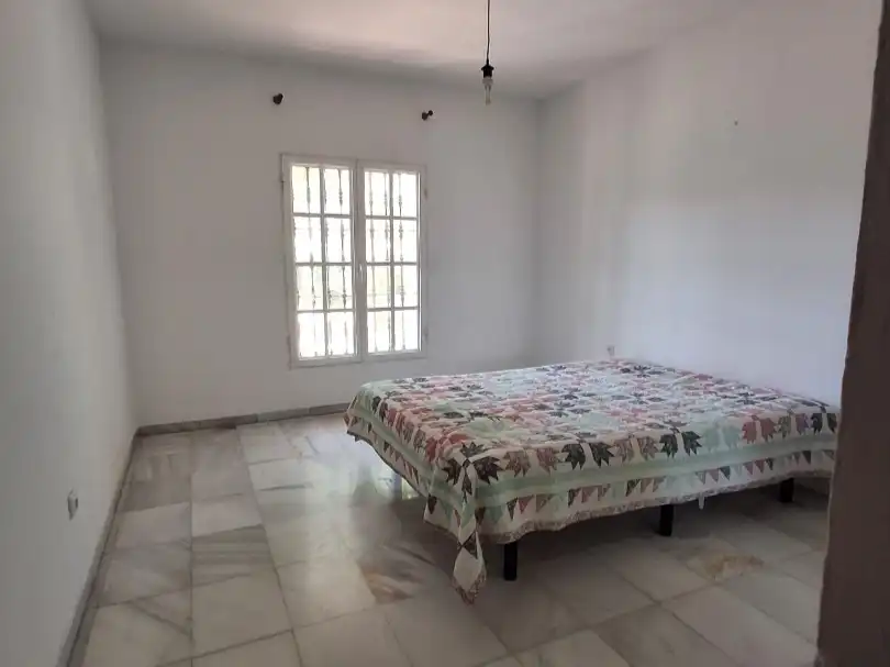 Casa adosada en venta en Santa Clara Habitación de Casa adosada en venta en Sevilla con Aire acondicionado, Calefacción y Jardín privado