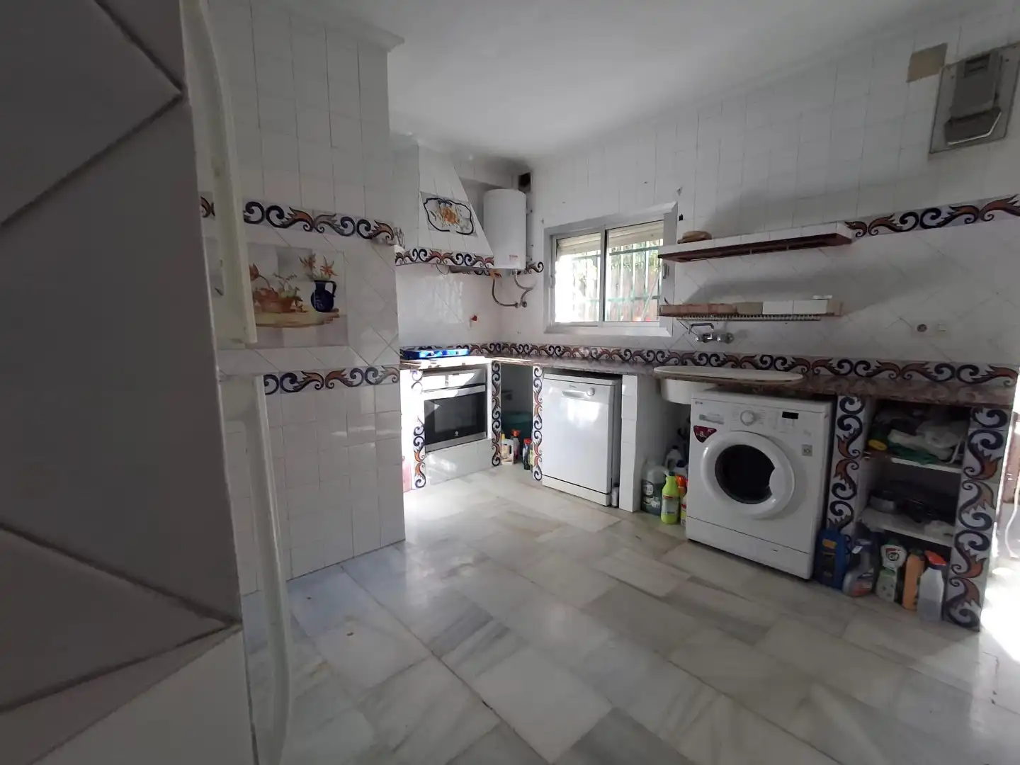Kitchen of Detached homes for sale in Sevilla  with Air Conditioner, Heating and Private garden
