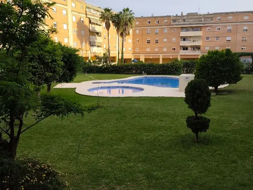 Wohnung zum Verkauf in Calle Hermes, 10, El Cónsul - Ciudad Universitaria - El Romeral Schwimmbecken von Wohnung zum Verkauf in Málaga Capital mit Klimaanlage, Schwimmbad und Balkon