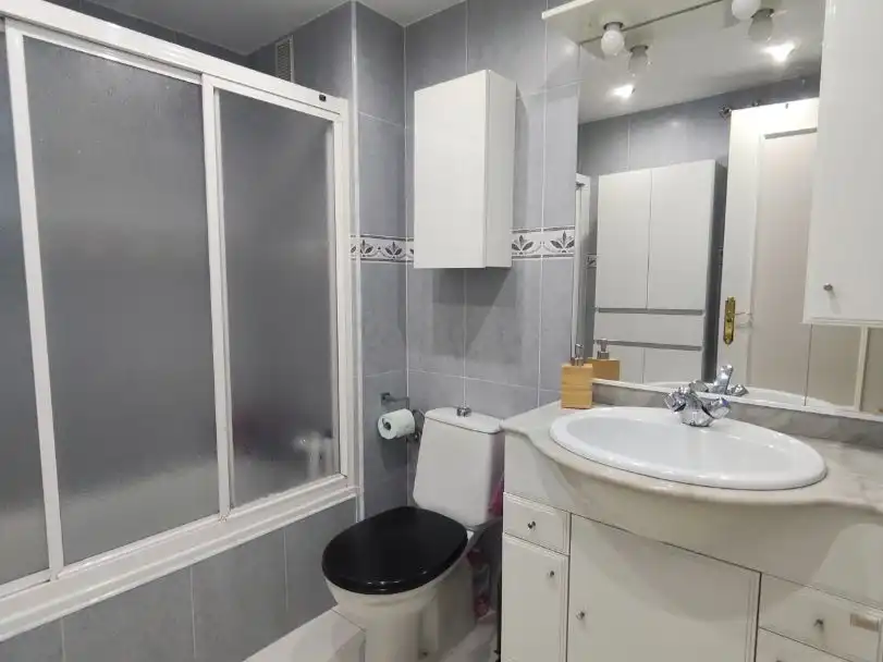 Wohnung zum Verkauf in Calle Hermes, 10, El Cónsul - Ciudad Universitaria - El Romeral Badezimmer von Wohnung zum Verkauf in Málaga Capital mit Klimaanlage, Schwimmbad und Balkon