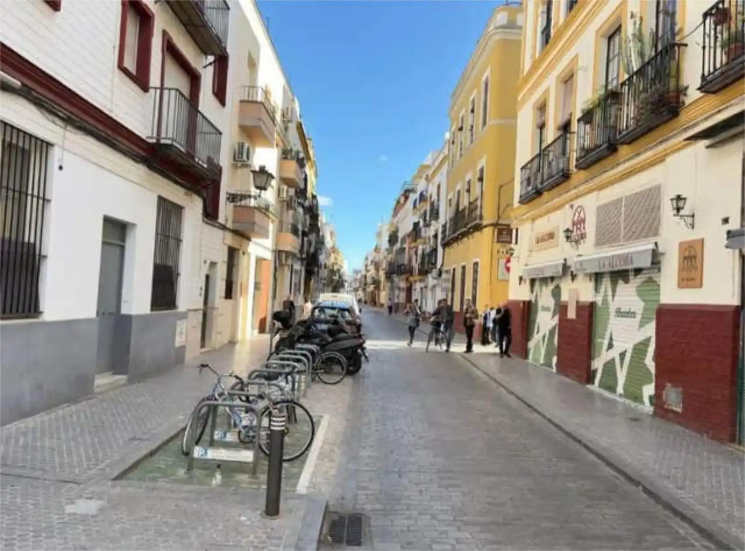 Außenansicht von Wohnung zum Verkauf in Sevilla mit Terrasse und Abstellraum