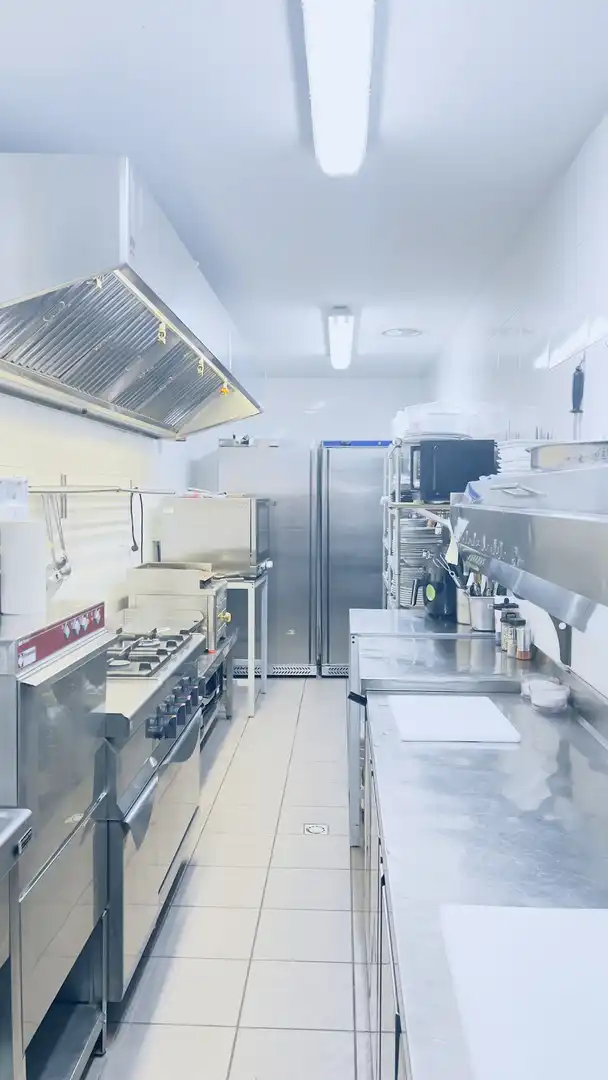 Local en traspaso en Plaça del Marquès de Camps, 14, Eixample Nord Cocina de Local en traspaso en Girona con Aire acondicionado