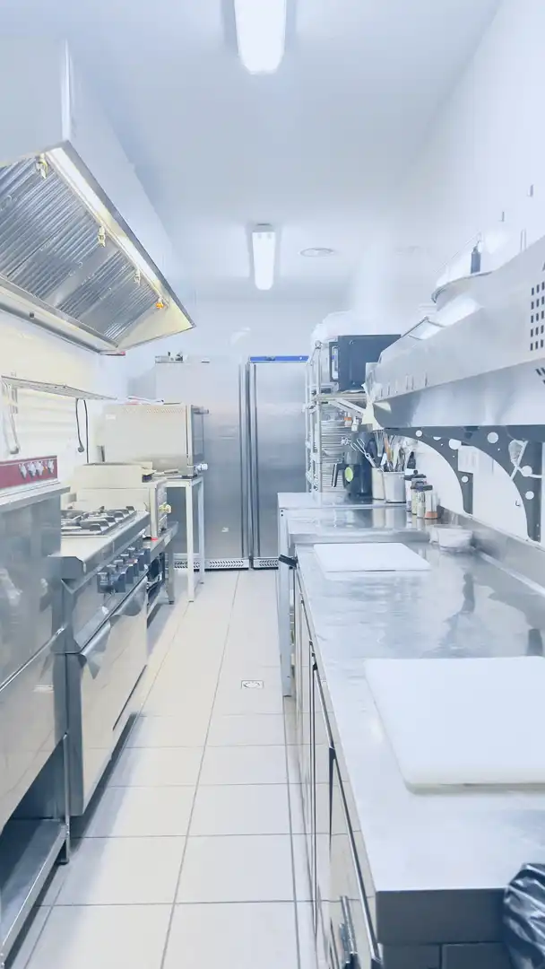 Local en traspaso en Plaça del Marquès de Camps, 14, Eixample Nord Cocina de Local en traspaso en Girona con Aire acondicionado