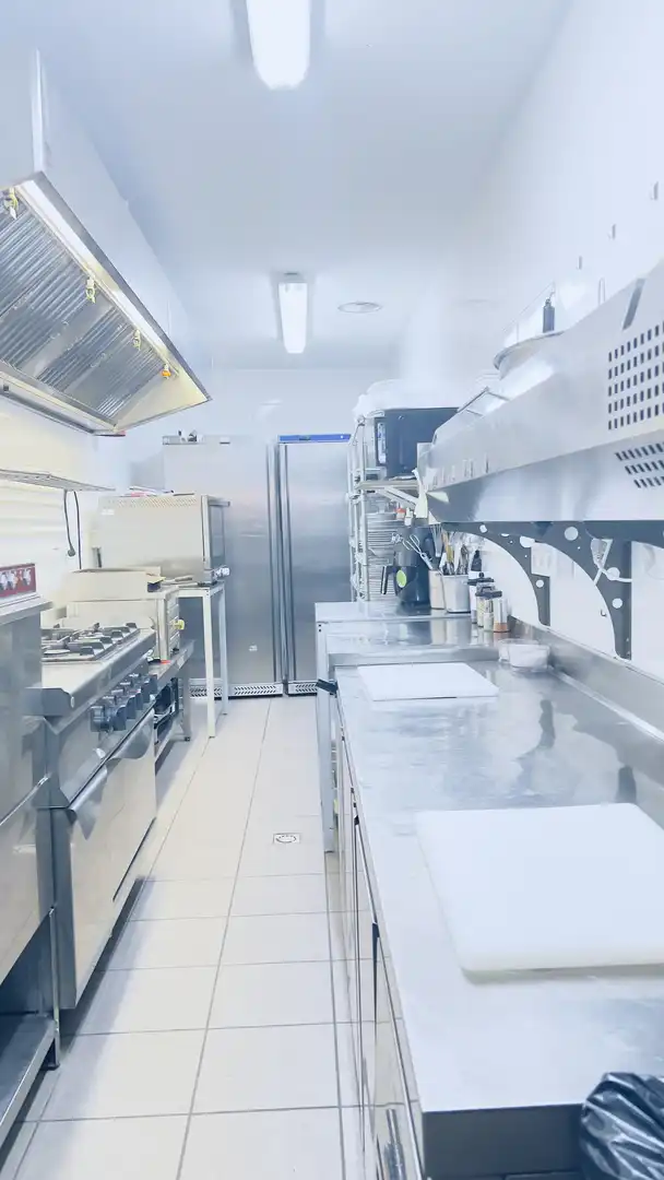 Local en traspaso en Plaça del Marquès de Camps, 14, Eixample Nord Cocina de Local en traspaso en Girona con Aire acondicionado