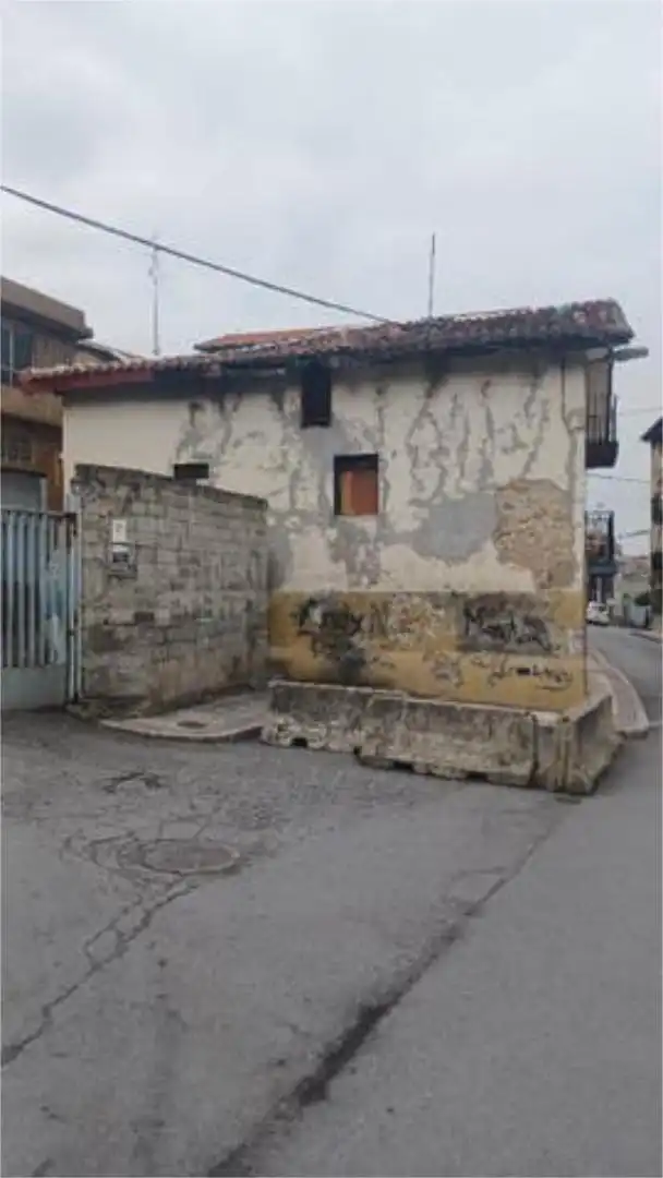 Casa adosada en venta en Otxarkoaga Vista exterior de Casa adosada en venta en Bilbao