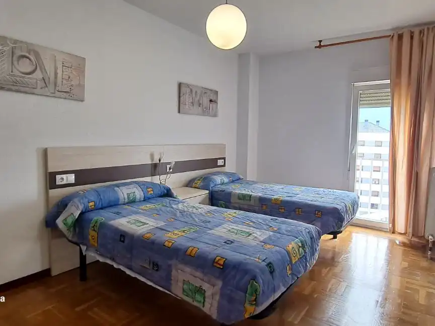 Habitación de Piso de alquiler en  Pamplona / Iruña con Aire acondicionado, Calefacción y Parquet