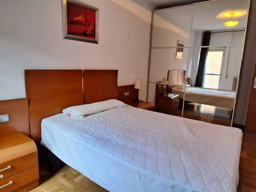 Habitación de Piso de alquiler en  Pamplona / Iruña con Aire acondicionado, Calefacción y Parquet