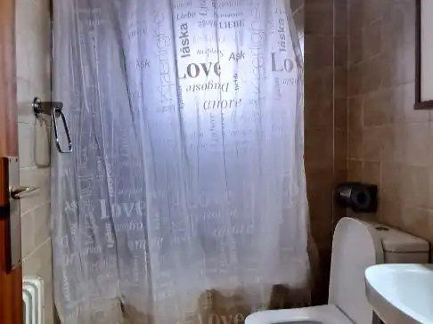Baño de Piso de alquiler en  Pamplona / Iruña con Aire acondicionado, Calefacción y Parquet