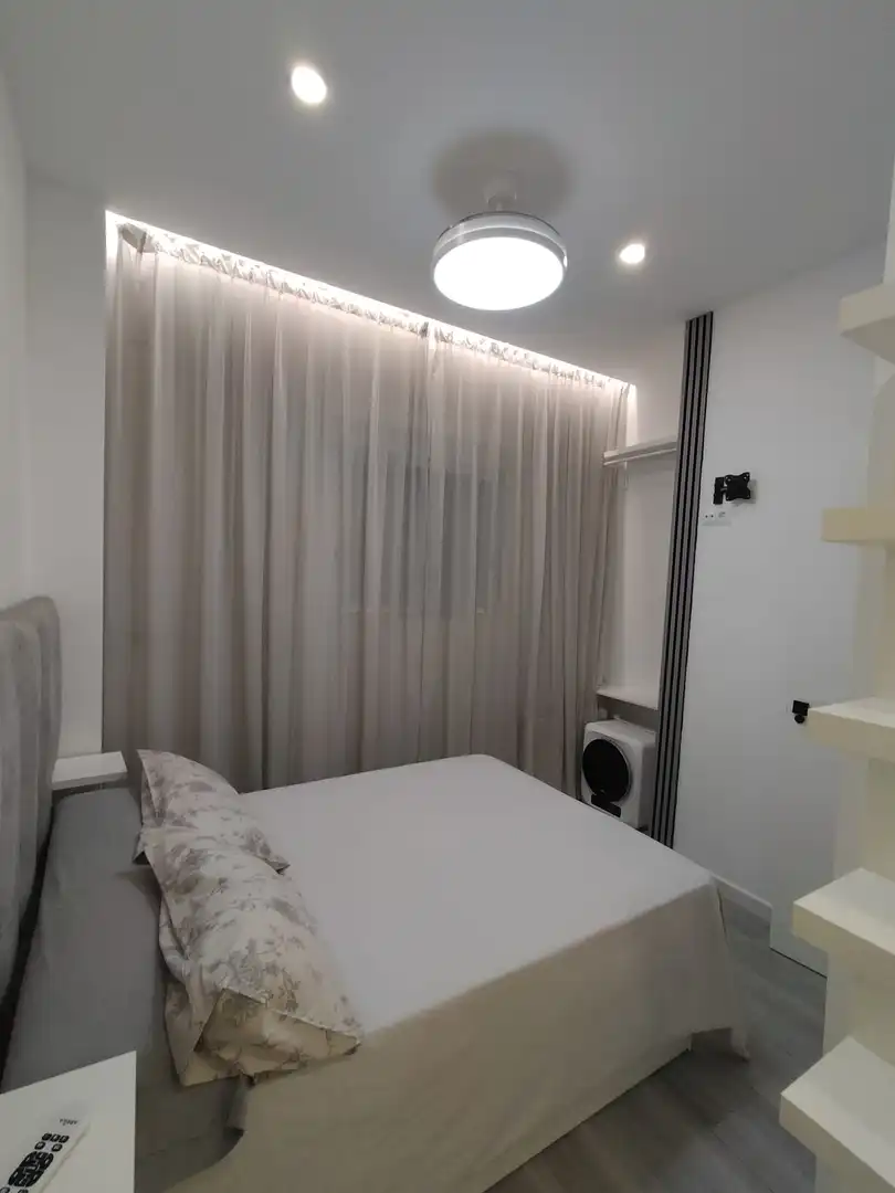Apartments for sale in Calle Gruta de Las Maravillas, 29, Urbadiez - Entrepuentes Bedroom of Apartments for sale in Sevilla with Air Conditioner and Furnished