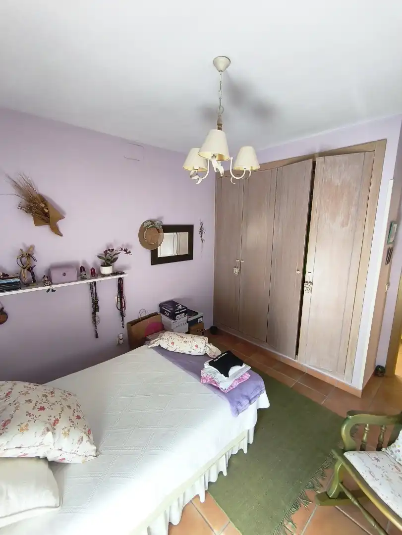 Casa adosada en venda a Calle del Enebro, 5, Fresnedillas de la Oliva Dormitori de Casa adosada en venda en Fresnedillas de la Oliva amb Calefacció, Jardí privat i Terrassa
