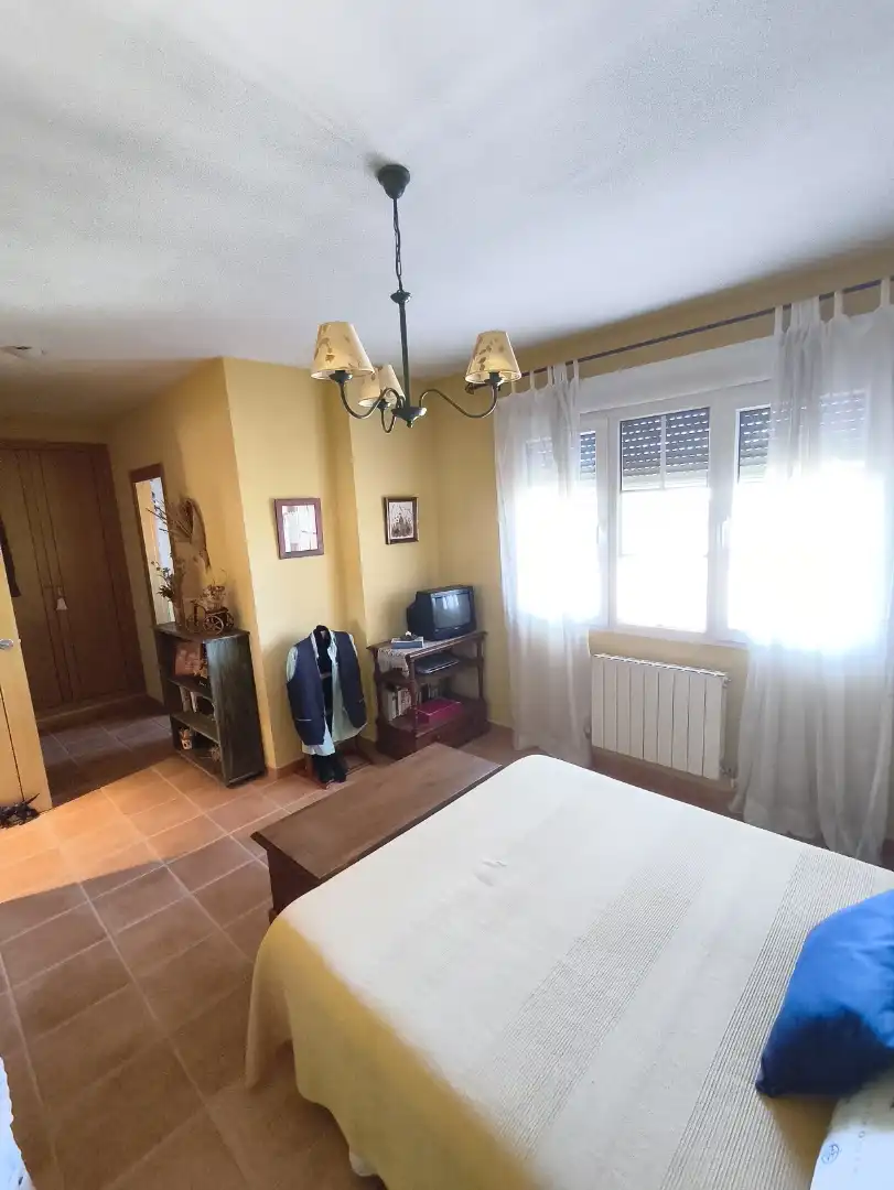 Casa adosada en venda a Calle del Enebro, 5, Fresnedillas de la Oliva Dormitori de Casa adosada en venda en Fresnedillas de la Oliva amb Calefacció, Jardí privat i Terrassa