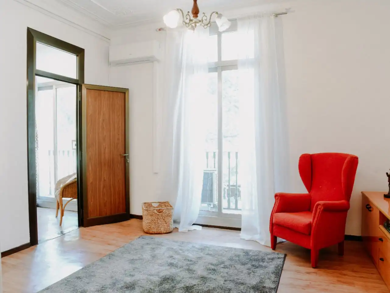 Piso en venta en Gran Via de Les Corts Catalanes, 516, Sant Antoni Sala de estar de Piso en venta en Barcelona Capital con Aire acondicionado y Balcón