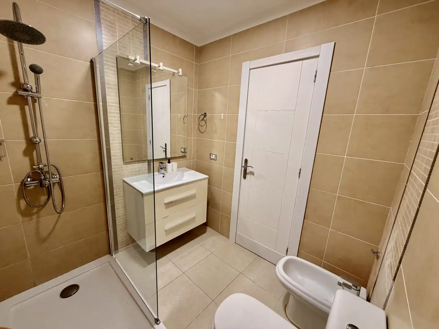 Maisonette zum Verkauf in Calle Helsinki, 4, Playa del Duque Badezimmer von Maisonette zum Verkauf in Adeje mit Klimaanlage, Heizung und Privatgarten