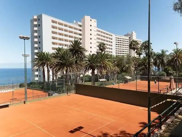 Pis en venda a Camino Burgado, 135, Longuera - Toscal Vista exterior de Pis en venda en Los Realejos amb Jardí privat, Terrassa i Piscina