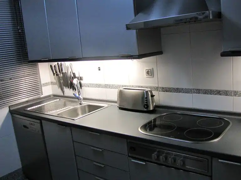 Wohnung zum Verkauf in Calle de Rafael Bergamín, 5, San Juan Bautista Küche von Wohnung zum Verkauf in Madrid Capital mit Klimaanlage und Schwimmbad