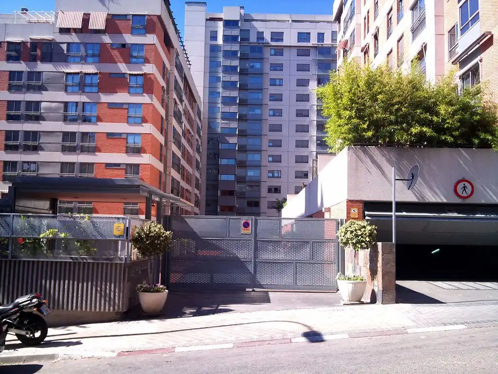 Wohnung zum Verkauf in Calle de Rafael Bergamín, 5, San Juan Bautista Außenansicht von Wohnung zum Verkauf in Madrid Capital mit Klimaanlage und Schwimmbad