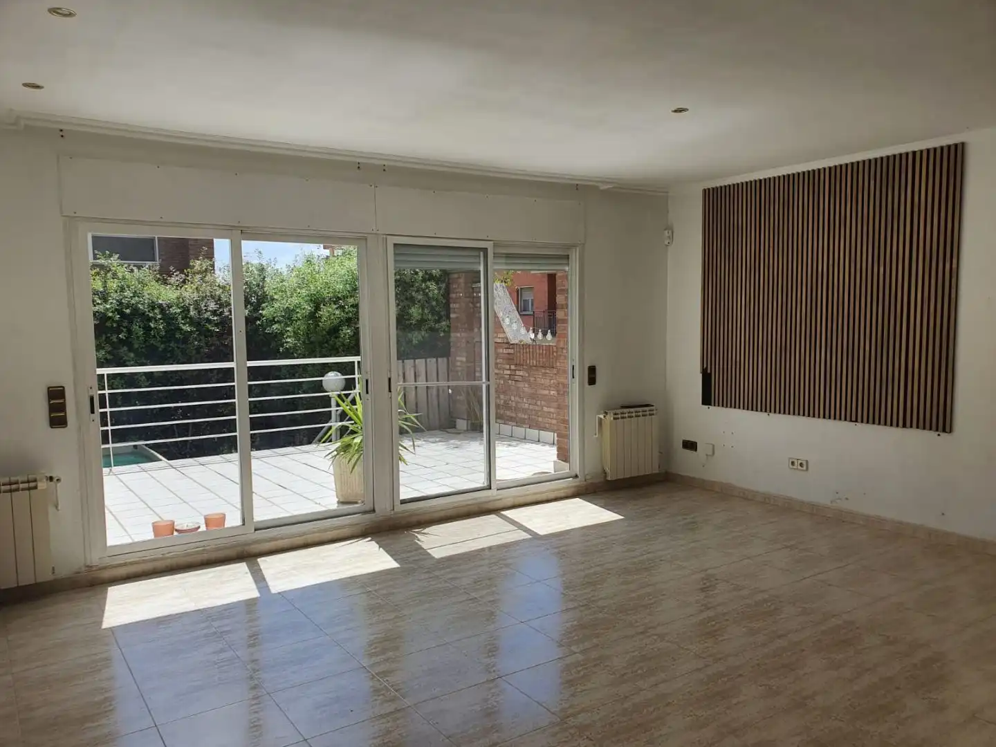 Casa adosada en venda a Urbanitzacio la Fontana, 3, Benavent de Segrià Sala d'estar de Casa adosada en venda en Benavent de Segrià amb Aire condicionat, Terrassa i Piscina