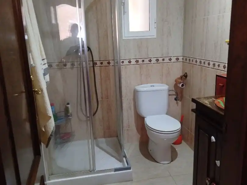 Piso en venta en Calle Maestro Manuel Serrano, 17, Almoradí Baño de Piso en venta en Almoradí con Aire acondicionado, Trastero y Parking comunitario